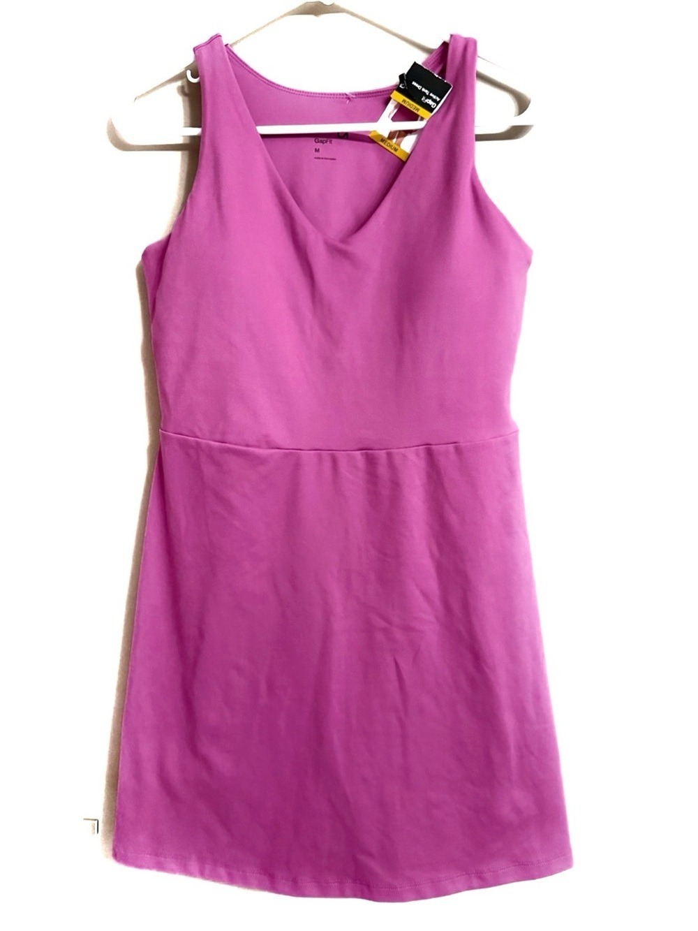 NEW WITH TAGS-GapFit Women's Active Tank Pink Dress Activewear Sporty Casual MED